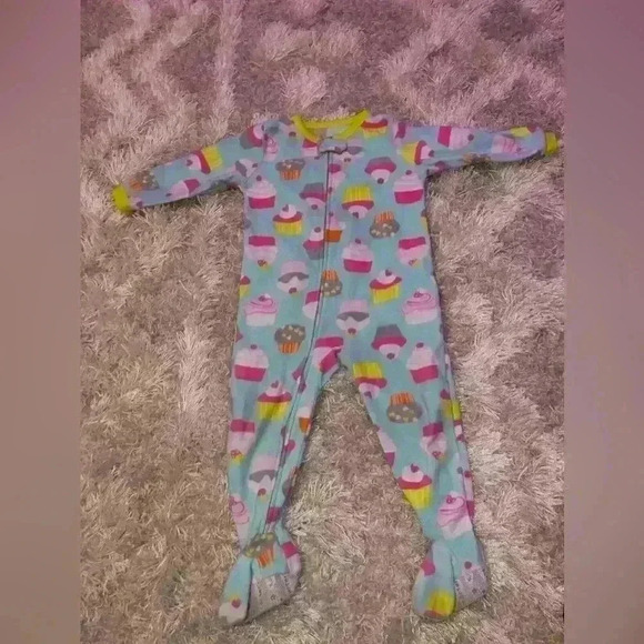 Set of 6 footed pajamas 3 Carters 1 Sesame Street 1 Place 1 Disney size 2T - Picture 6 of 7